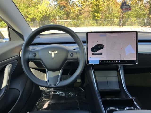 Used 2020 Tesla Model 3 Standard Range RWD image 13