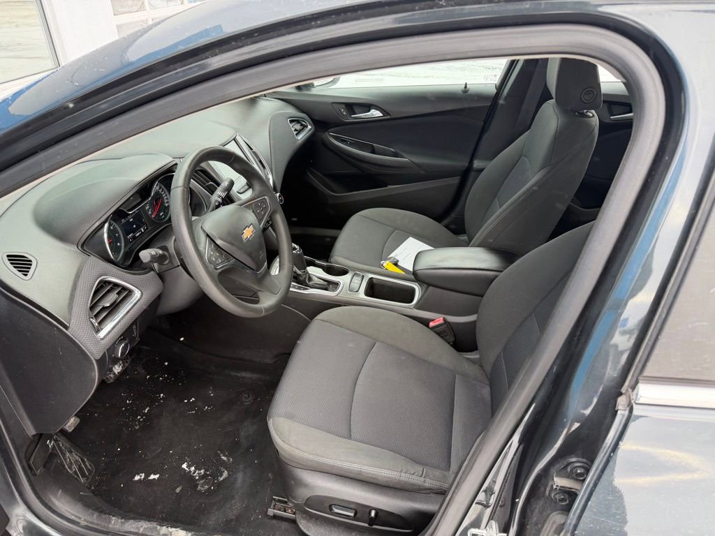 Used 2018 Chevrolet Cruze LT w/ LT Convenience Package image 9