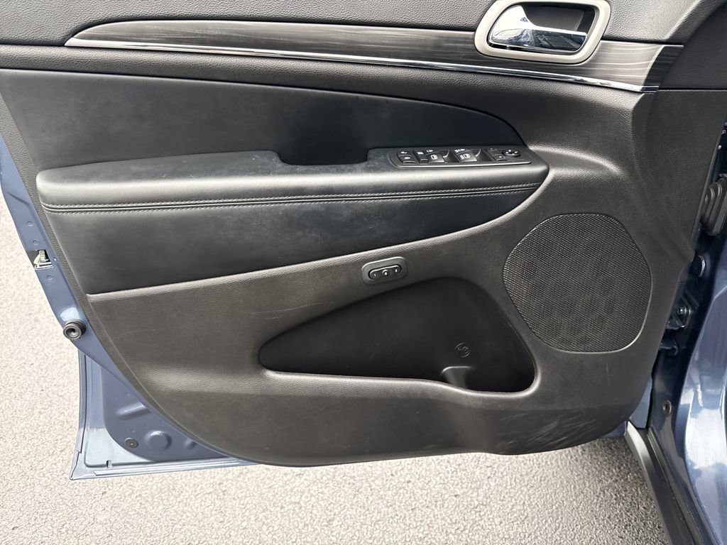 Used 2020 Jeep Grand Cherokee Limited w/ Premium Lighting Group image 12