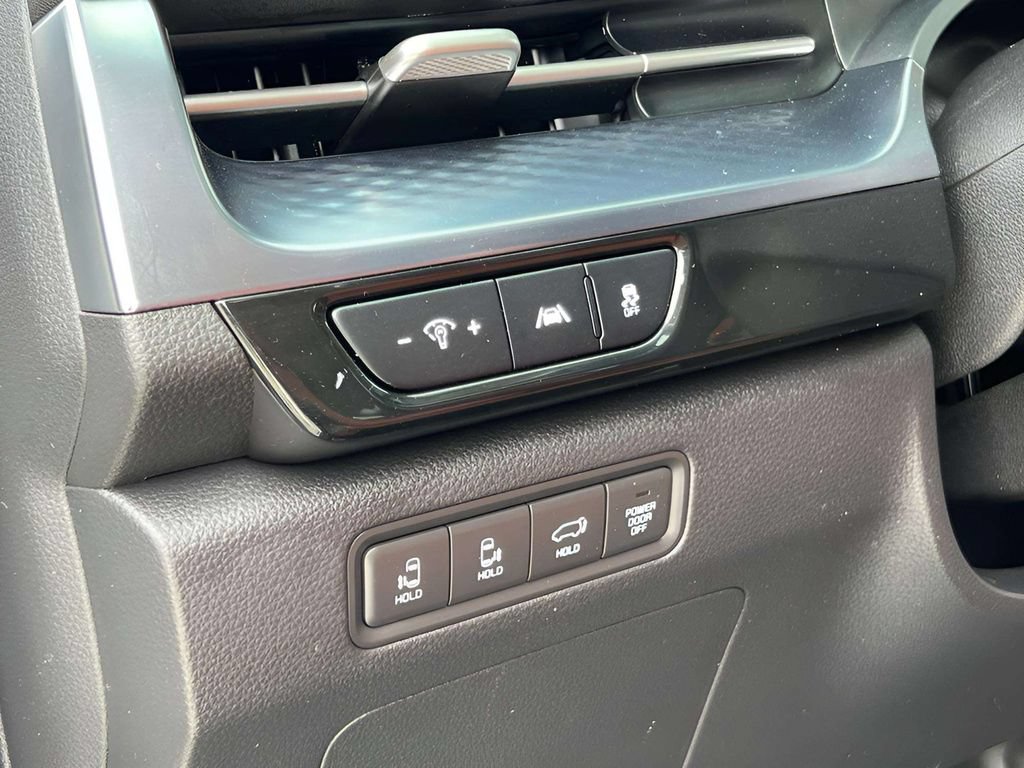 Used 2023 Kia Carnival SX Prestige FWD image 32
