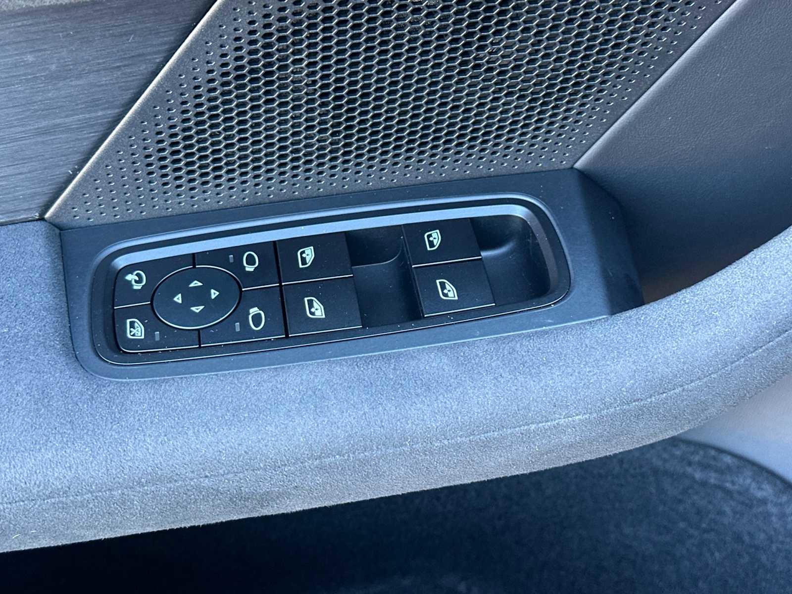 Certified 2025 Porsche Taycan GTS image 13