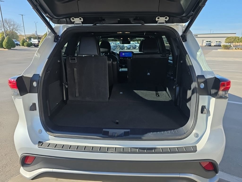 Used 2023 Toyota Highlander XSE image 4