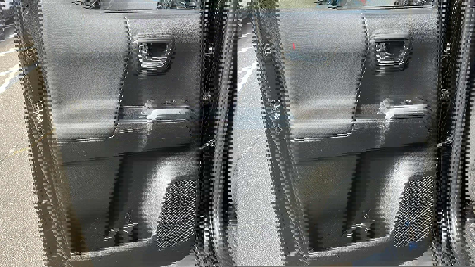 Used 2017 Toyota Tacoma TRD Sport image 21