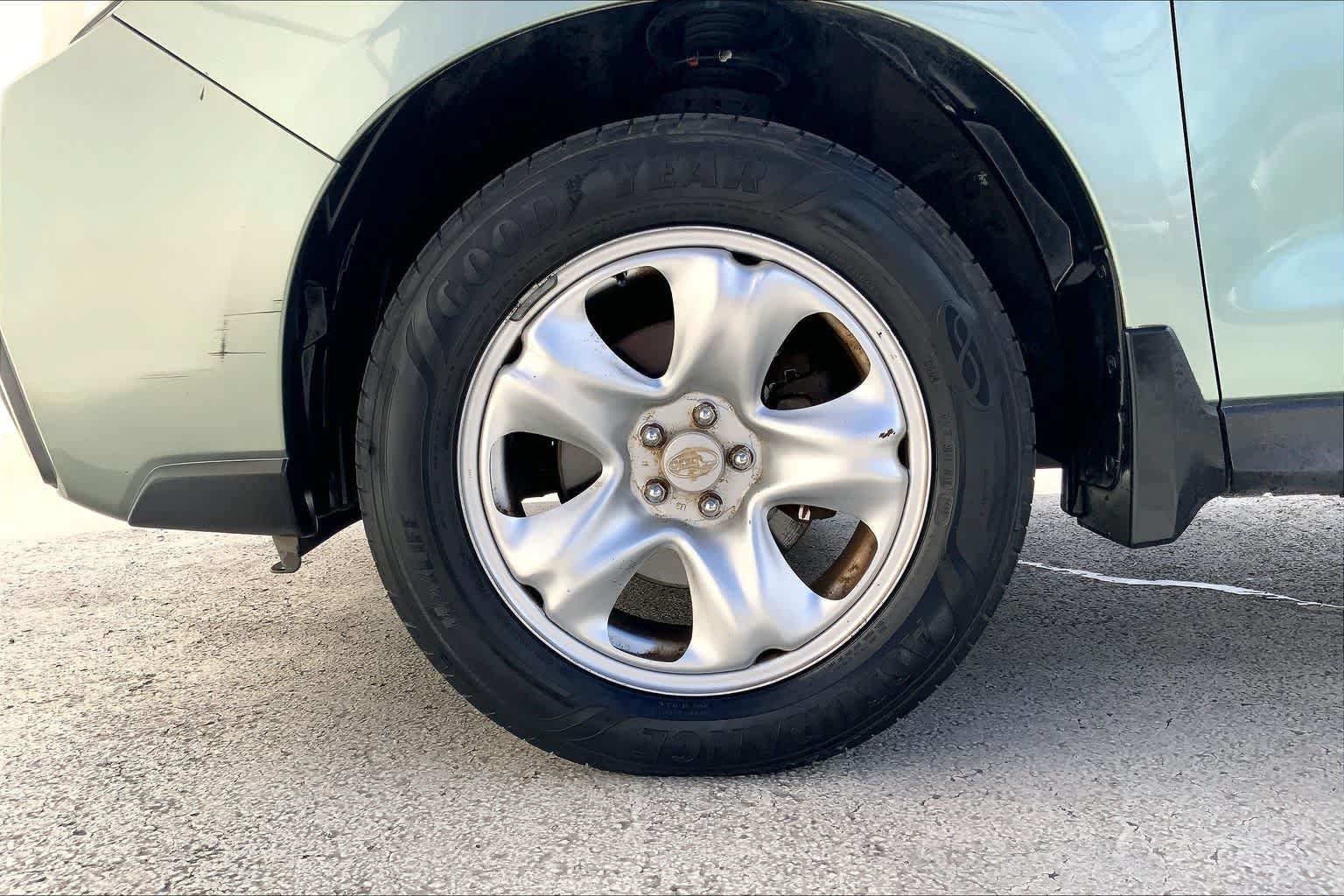 Used 2017 Subaru Forester 2.5i AWD/4WD image 8