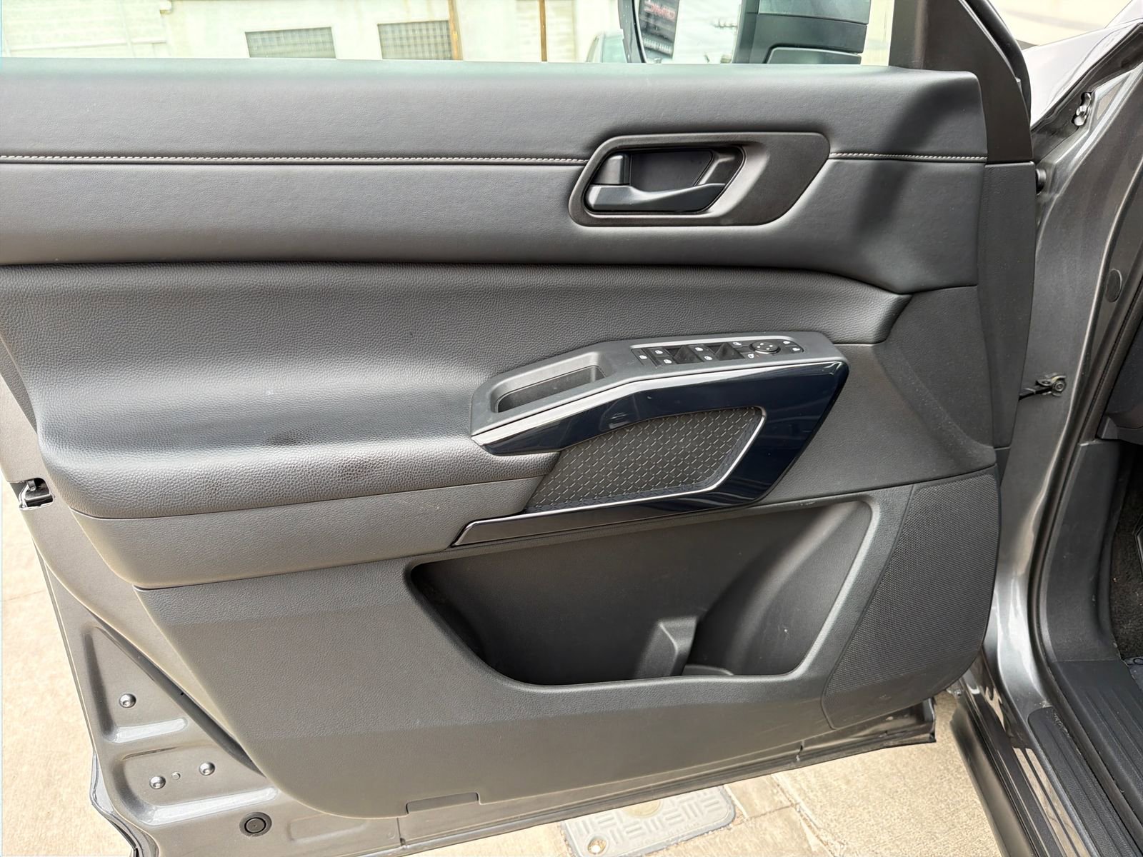 Used 2025 Nissan Pathfinder SV AWD/4WD image 15
