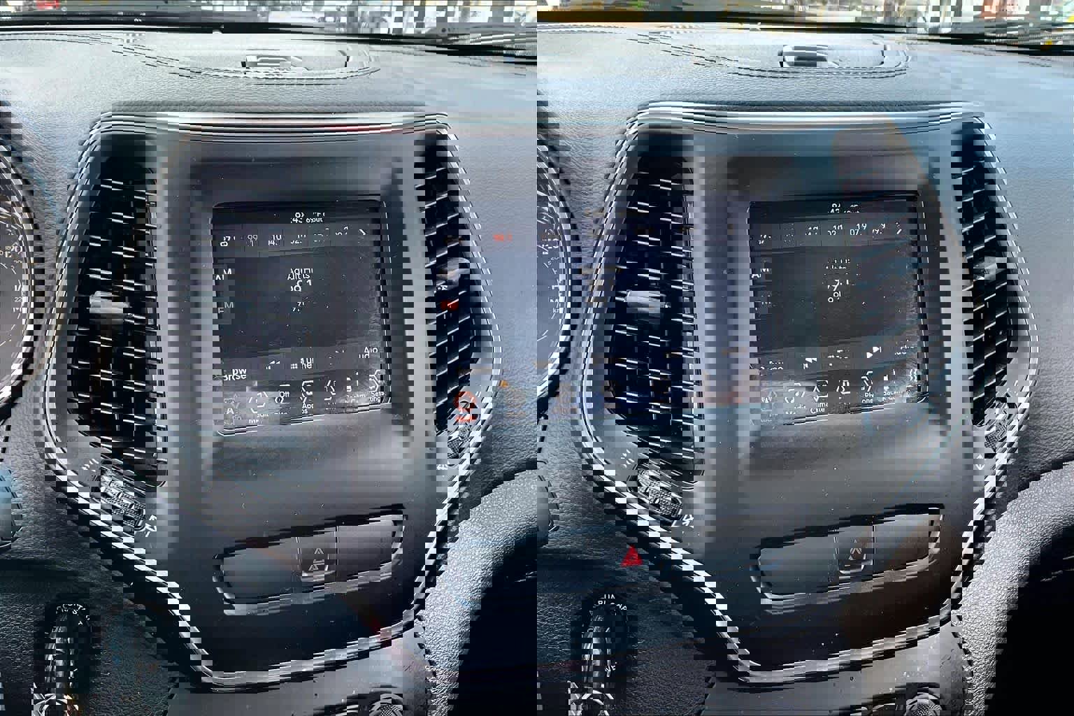 Used 2020 Jeep Cherokee Latitude FWD image 31