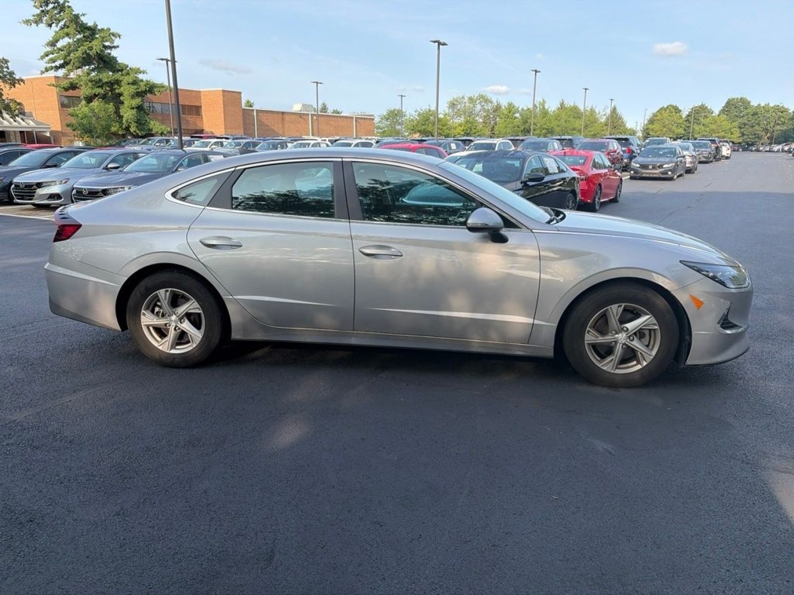 Used 2023 Hyundai Sonata SE FWD image 4