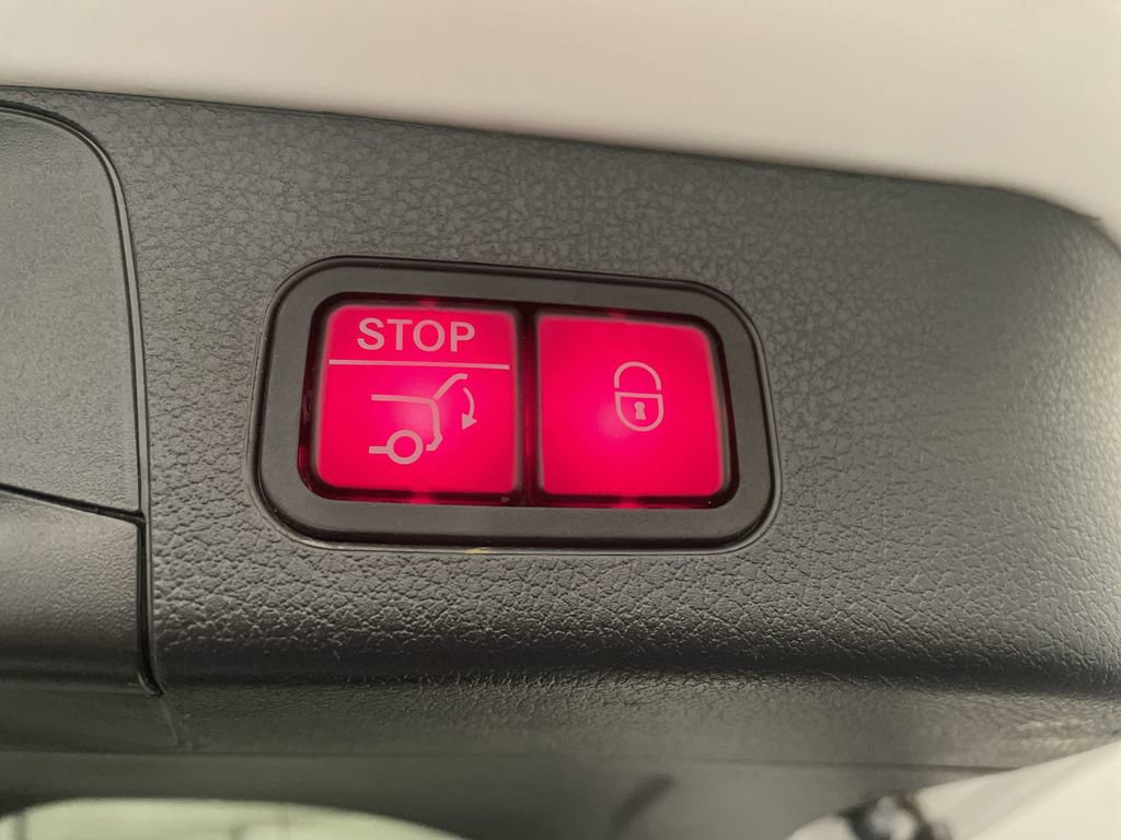 Used 2022 Mercedes-Benz GLB 35 AMG 4MATIC image 31