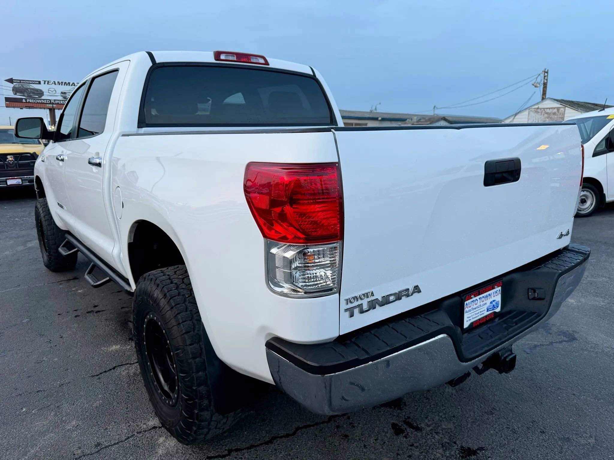 Used 2012 Toyota Tundra 4x4 CrewMax w/ Tow Pkg image 3
