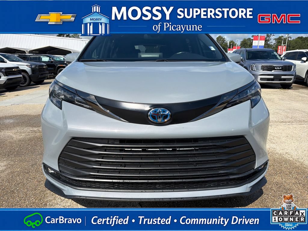 Used 2024 Toyota Sienna XLE Woodland Edition AWD/4WD image 11