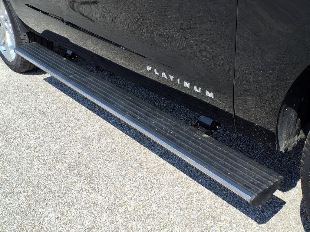 Used 2023 Ford Expedition Platinum RWD image 4