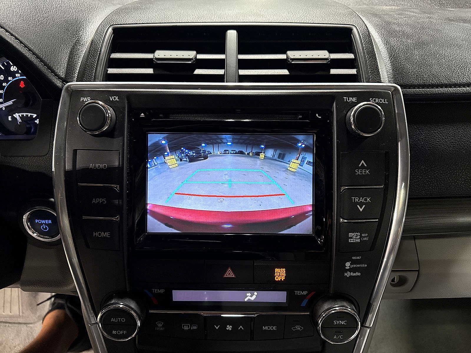 Used 2015 Toyota Camry XLE w/ Moonroof Package FWD image 25