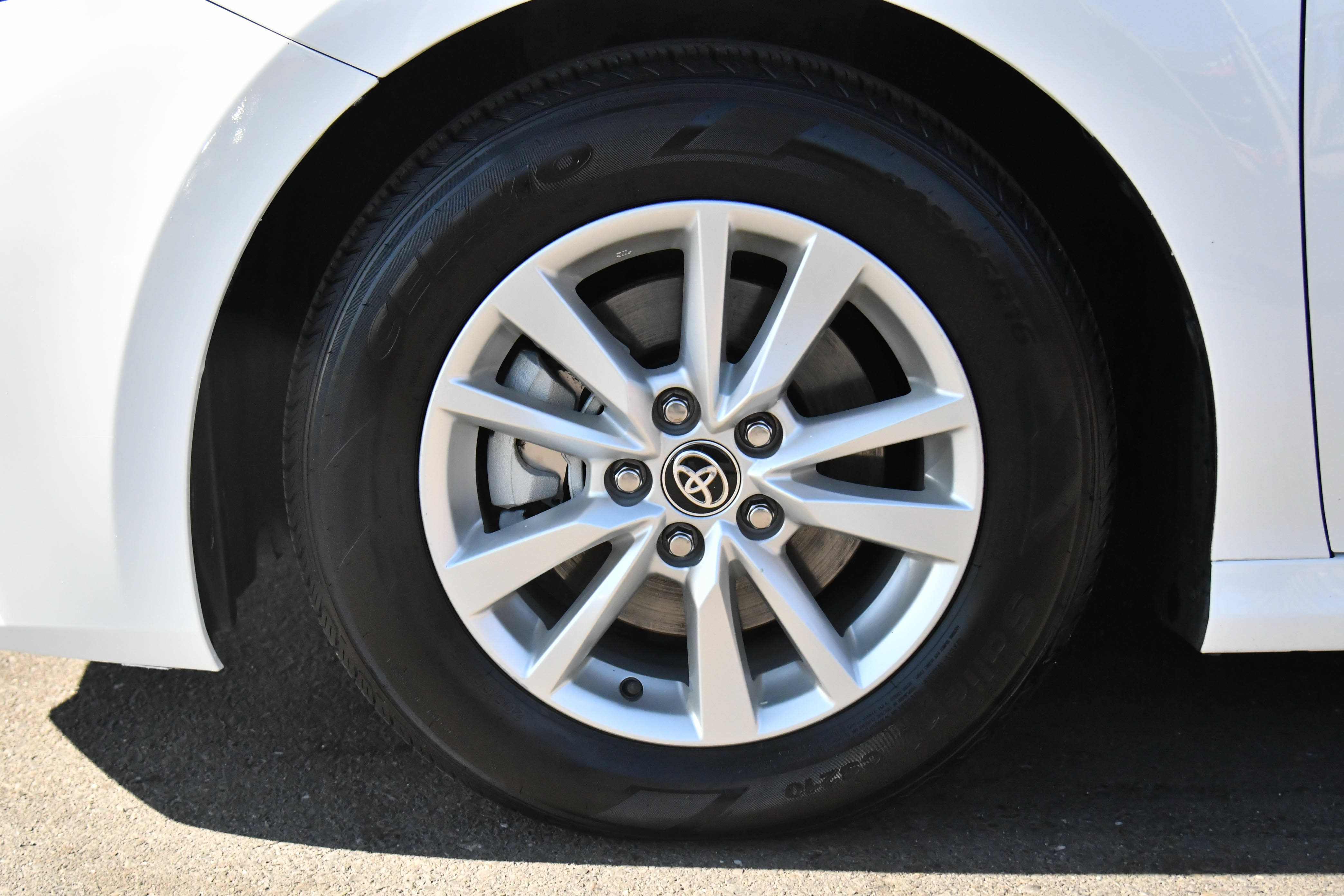 Used 2025 Toyota Camry LE FWD image 12