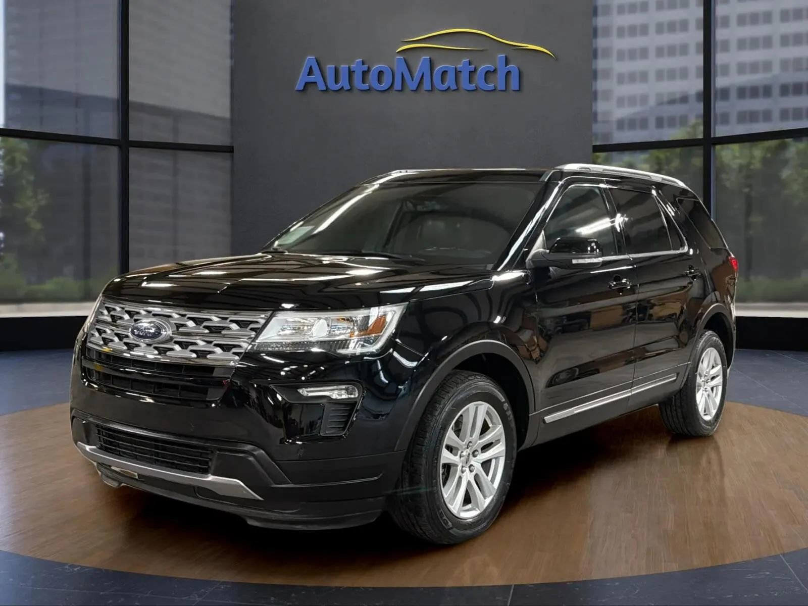Used 2018 Ford Explorer XLT w/ Equipment Group 202A image 4