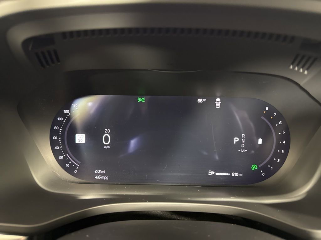 Used 2025 Volvo XC60 B5 Plus image 27