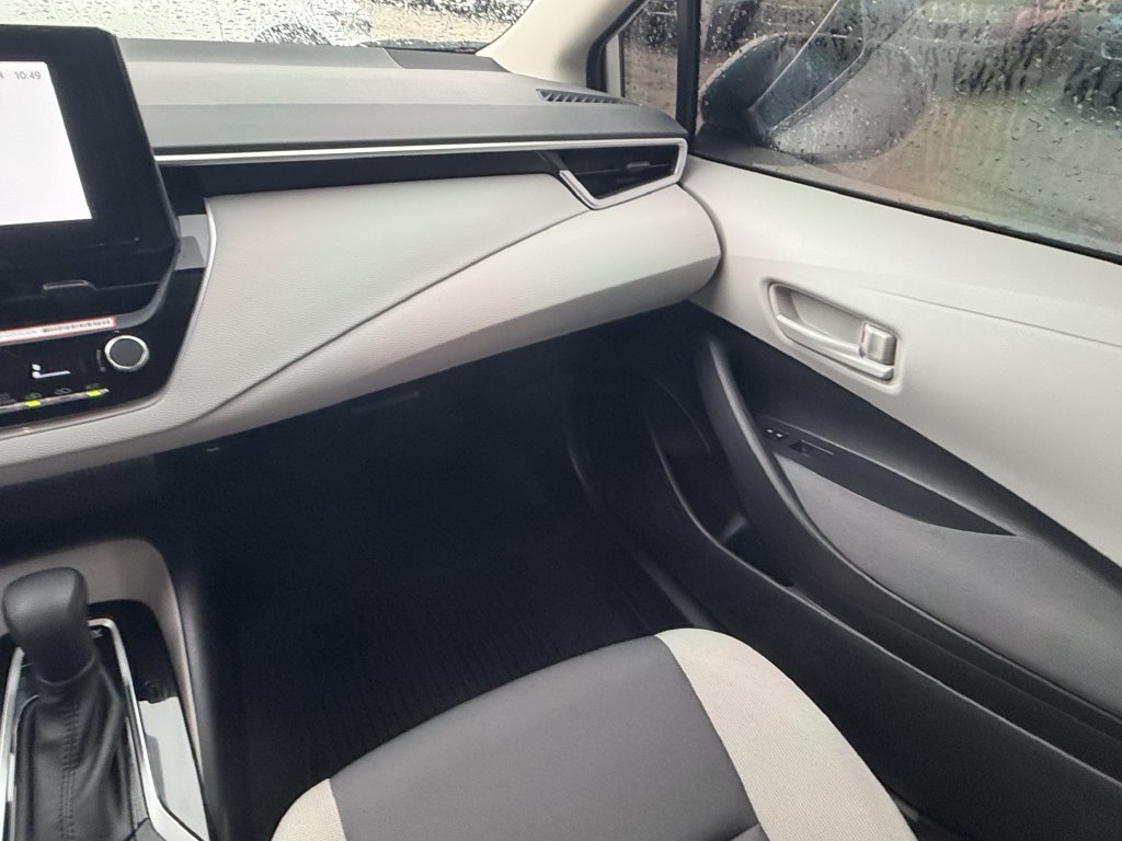 Used 2025 Toyota Corolla LE FWD image 14