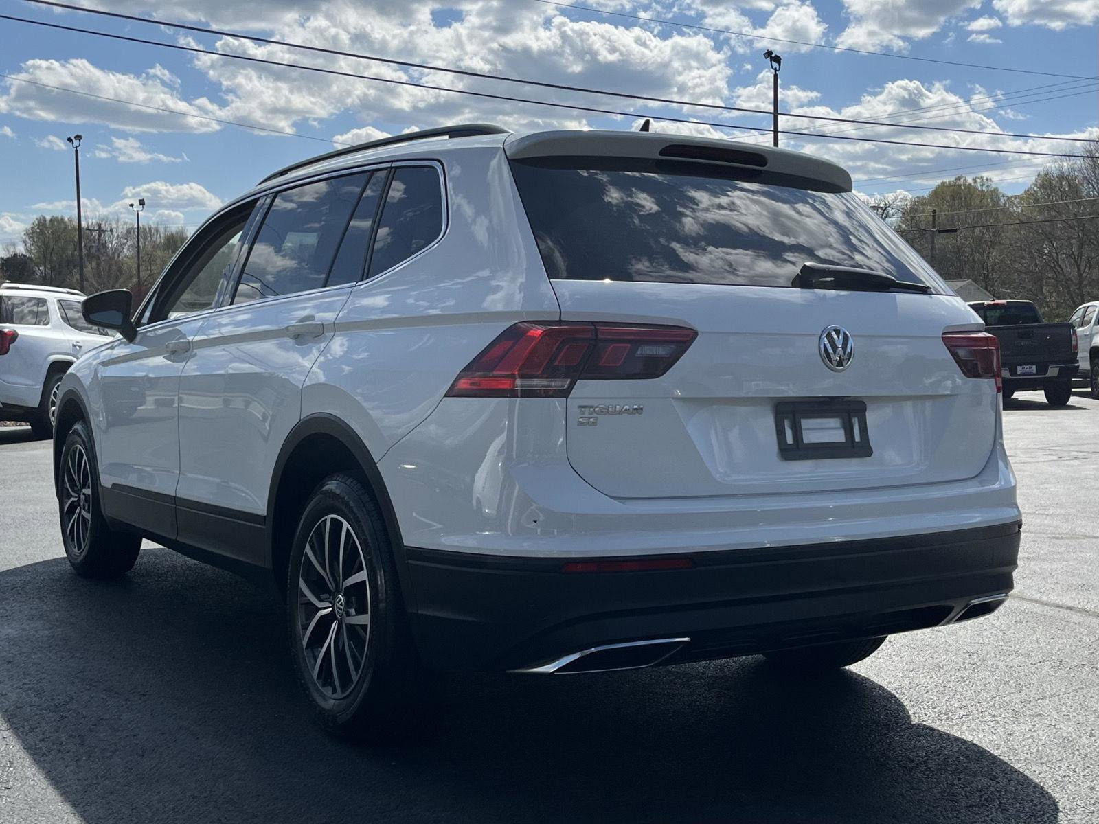 Used 2019 Volkswagen Tiguan SE w/ Panoramic Sunroof Package image 3