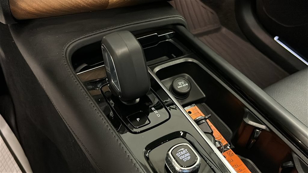 Certified 2024 Volvo XC90 T8 Plus w/ Protection Package AWD/4WD image 17