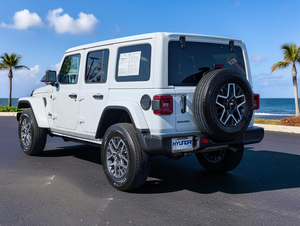 Used 2025 Jeep Wrangler Unlimited Sahara AWD/4WD image 8