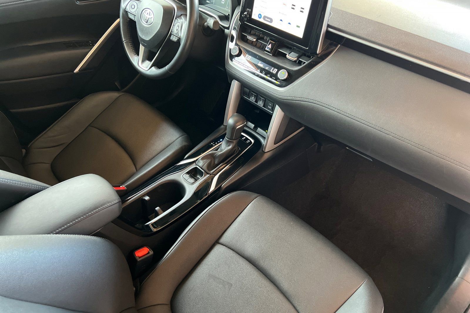 Used 2024 Toyota Corolla Cross XLE image 16
