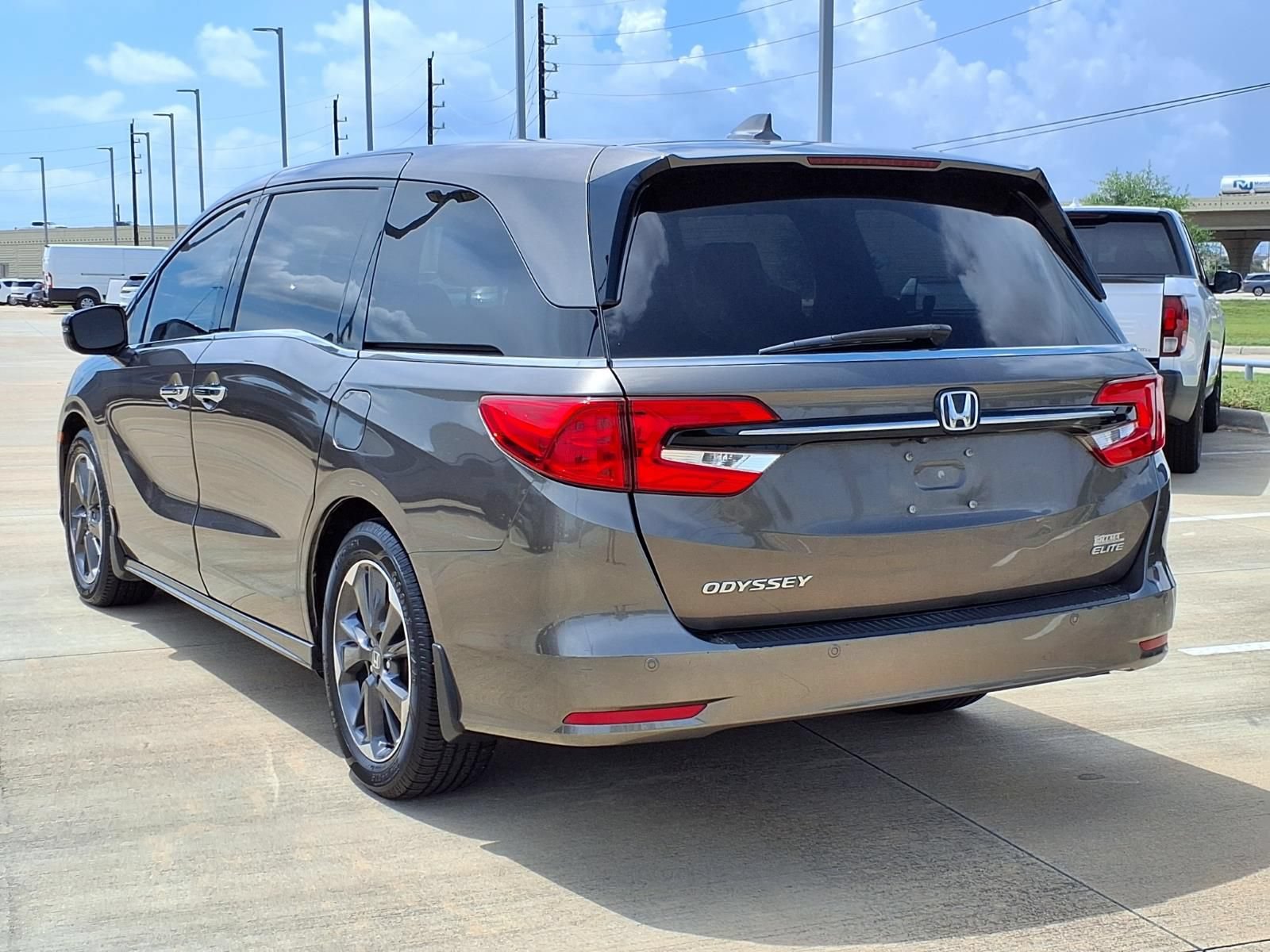 Used 2022 Honda Odyssey Elite image 2