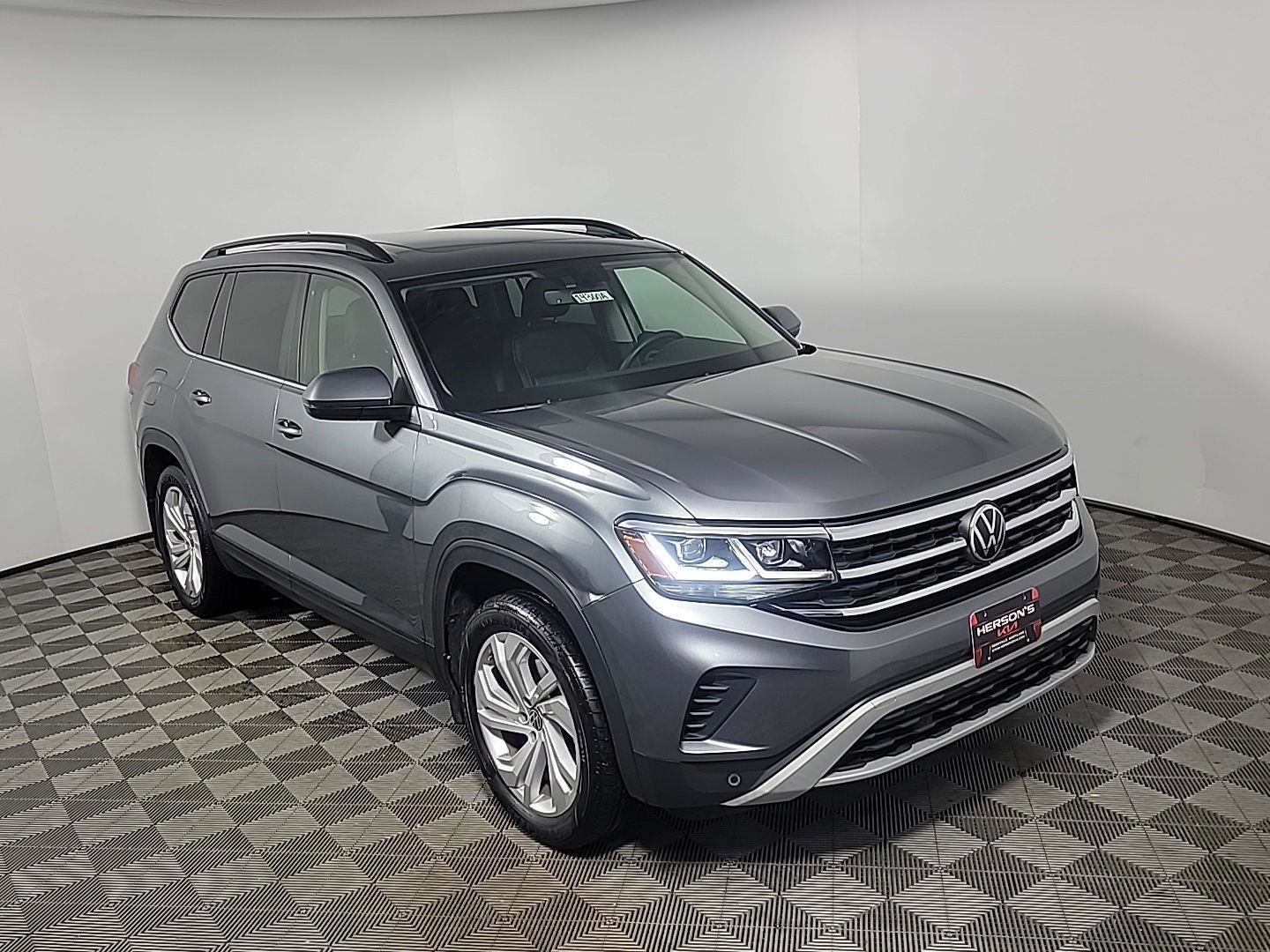 Used 2022 Volkswagen Atlas SE w/ Panoramic Sunroof Package image 2