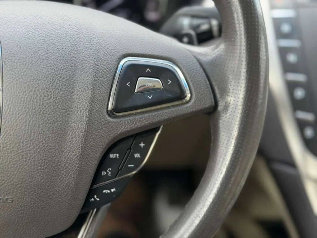 Used 2013 Lincoln MKZ Base V6 4dr Sedan FWD image 16