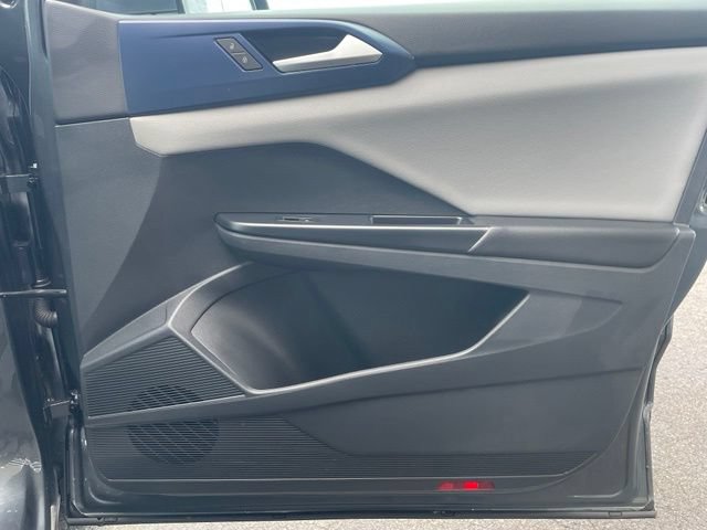 Used 2023 Volkswagen Taos SE w/ Panoramic Sunroof Package FWD image 27