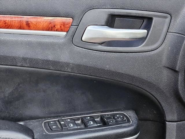 Used 2014 Chrysler 300 image 10