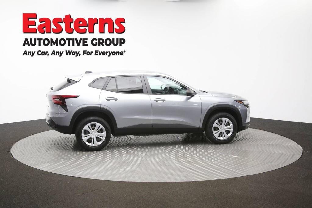 Used 2024 Chevrolet Trax LS w/ Driver Confidence Package FWD image 38