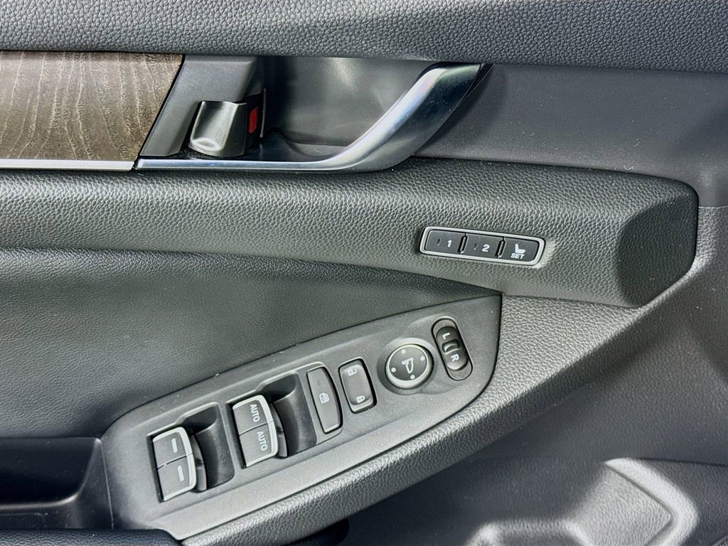 Used 2018 Honda Accord EX-L image 18