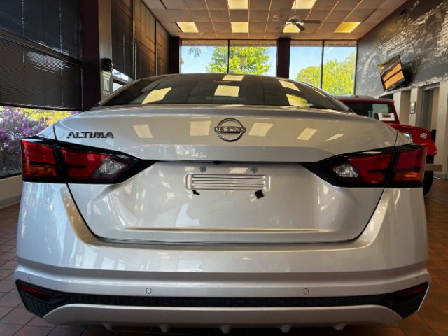 Used 2024 Nissan Altima 2.5 S FWD image 11