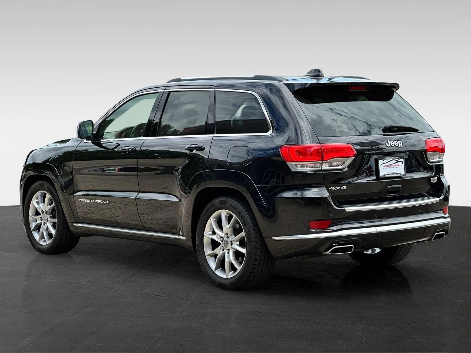 Used 2016 Jeep Grand Cherokee Summit w/ Platinum Series Group AWD/4WD image 5