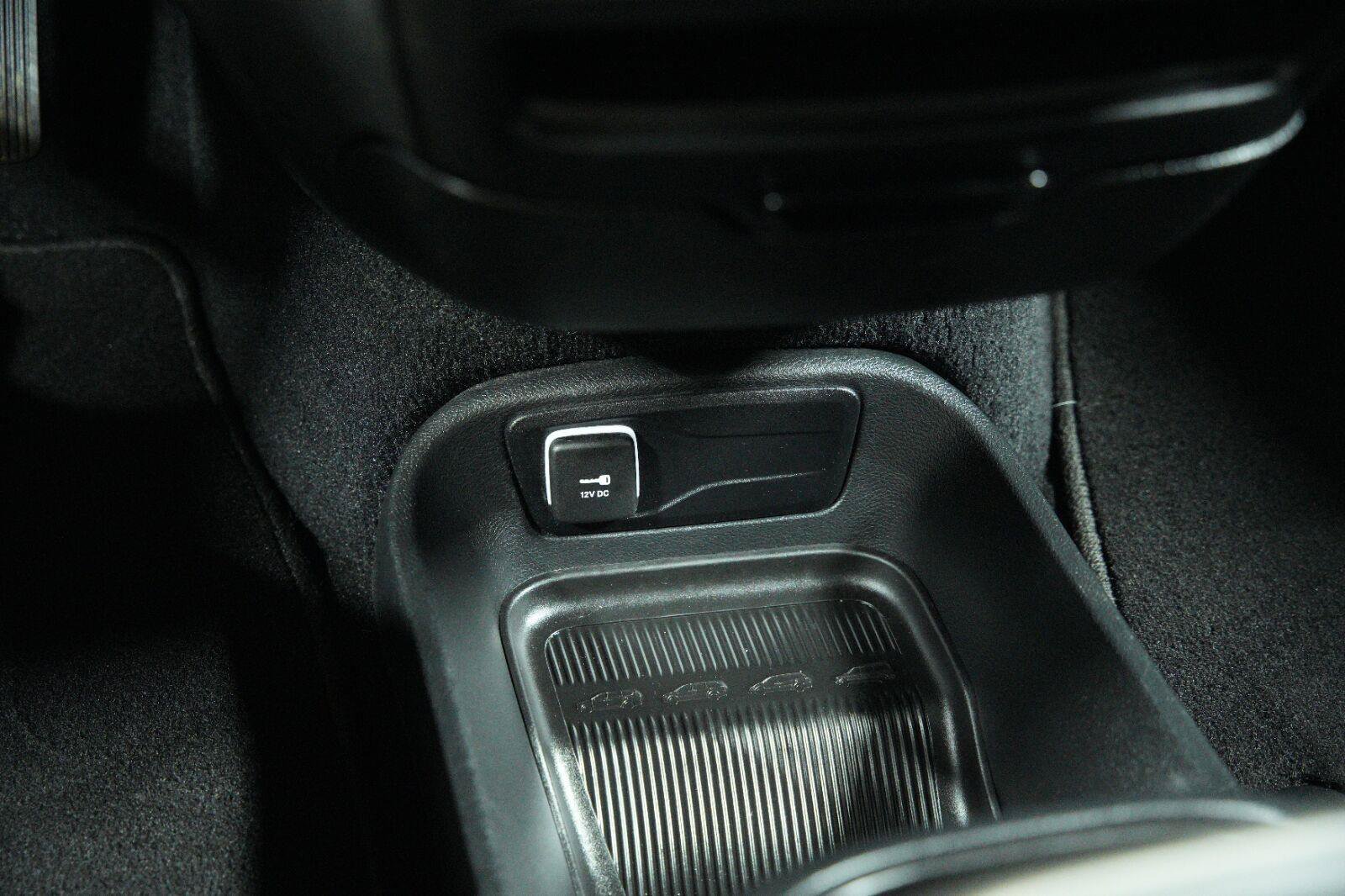 Used 2024 Chrysler Pacifica Limited FWD image 47