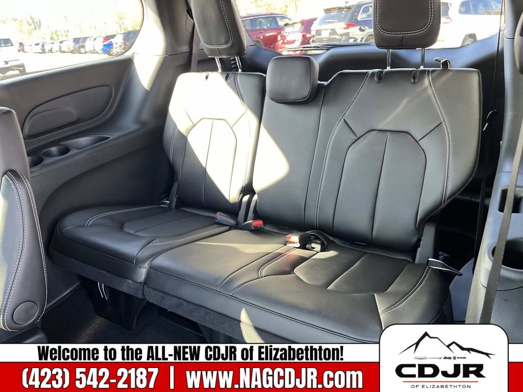 New 2026 Chrysler Pacifica Select image 17