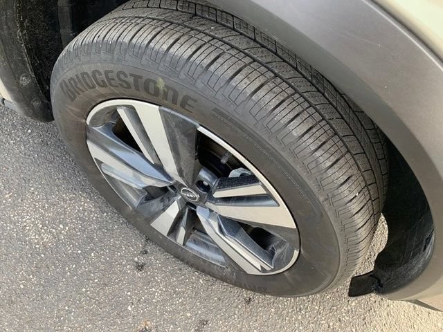 Used 2023 Nissan Rogue SL AWD/4WD image 10