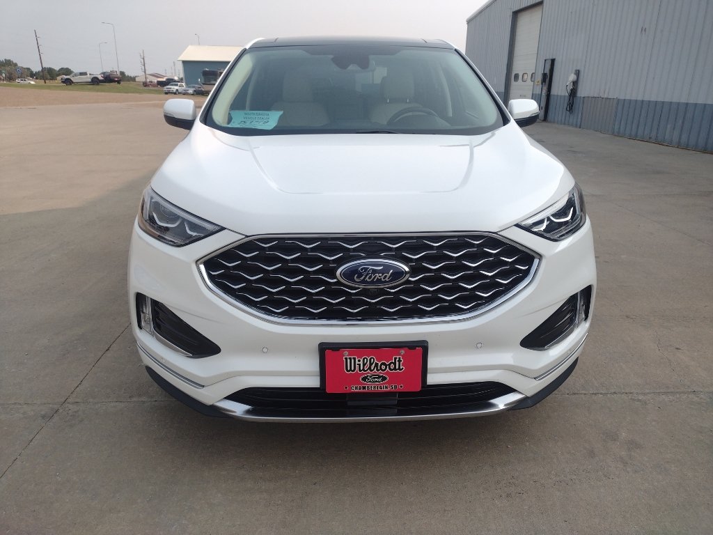 Used 2022 Ford Edge Titanium w/ Equipment Group 301A AWD/4WD image 3