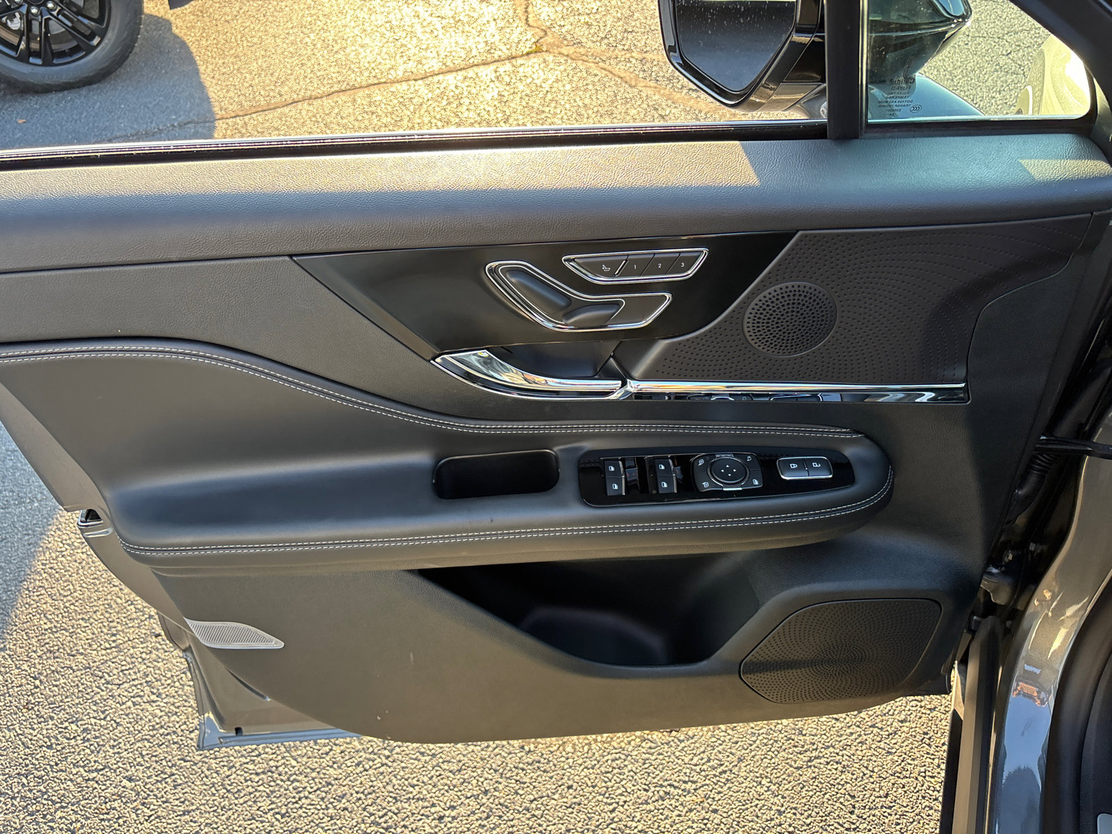 New 2025 Lincoln Corsair AWD image 11