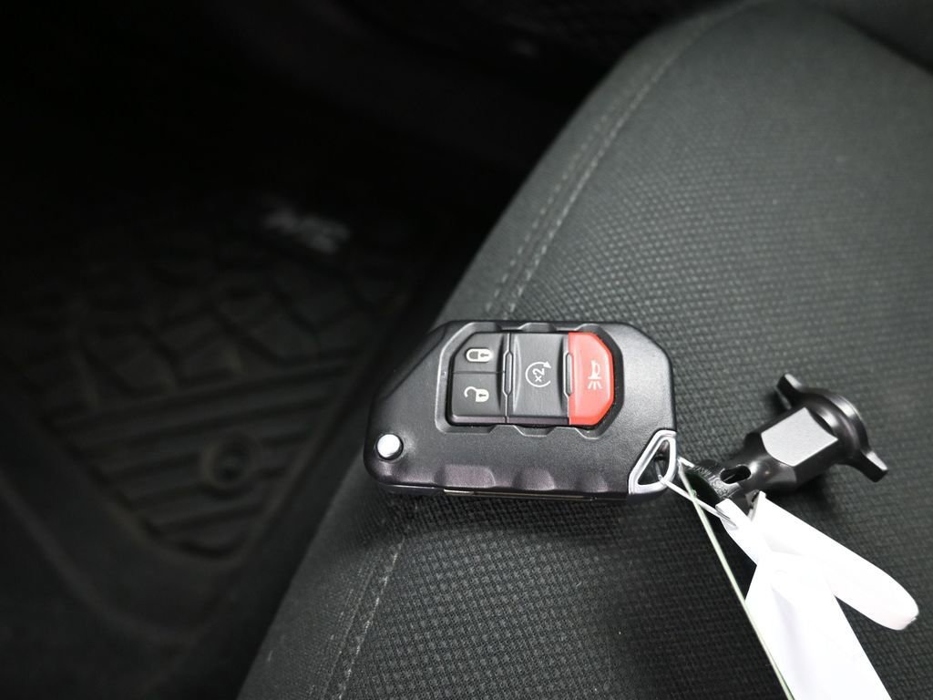 Used 2021 Jeep Gladiator Sport AWD/4WD image 31