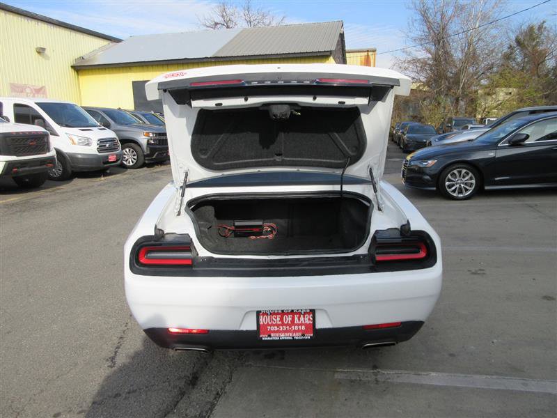 Used 2022 Dodge Challenger SXT image 5