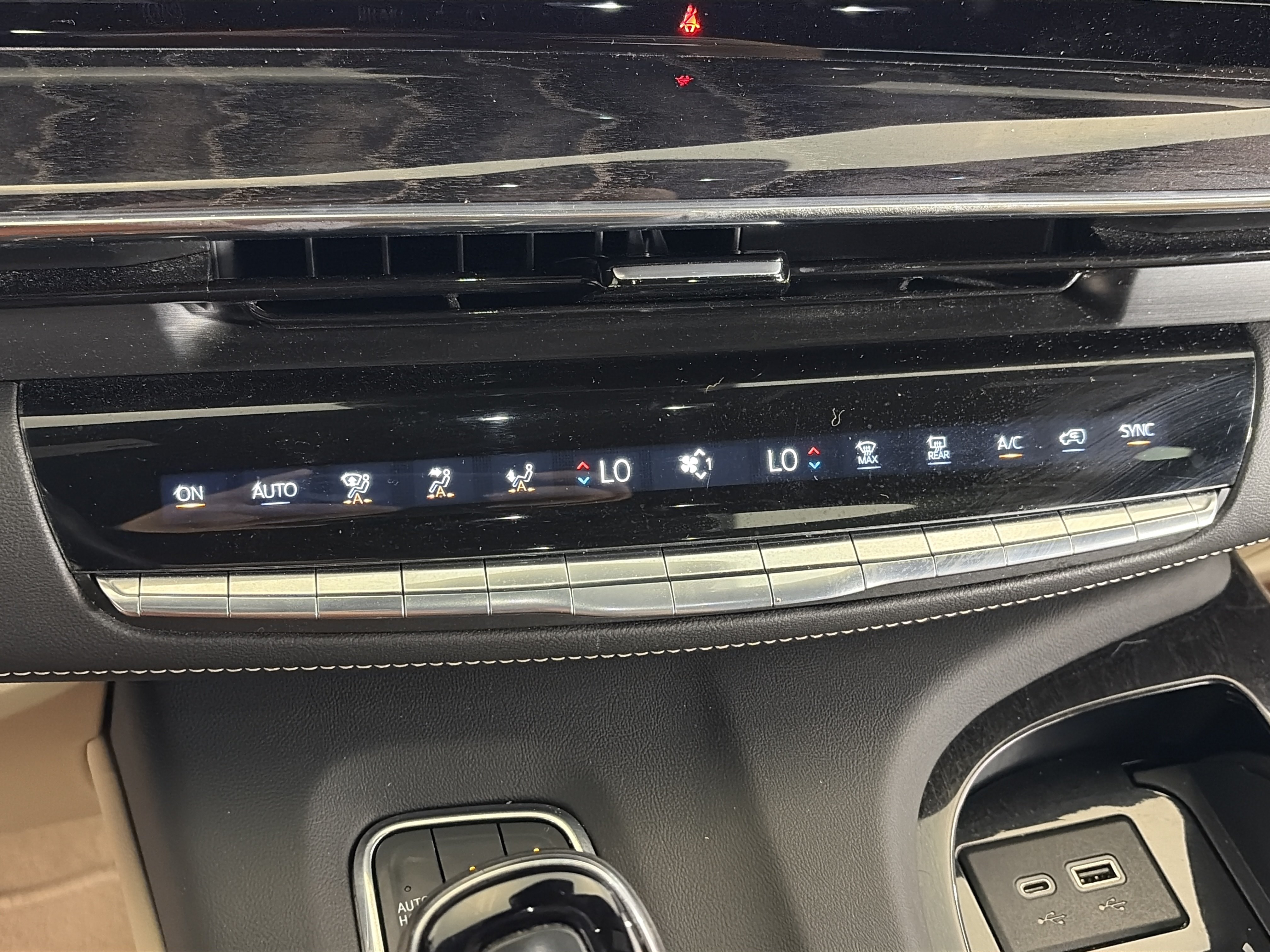Certified 2023 Cadillac Escalade Premium Luxury w/ Performance Package AWD/4WD image 27