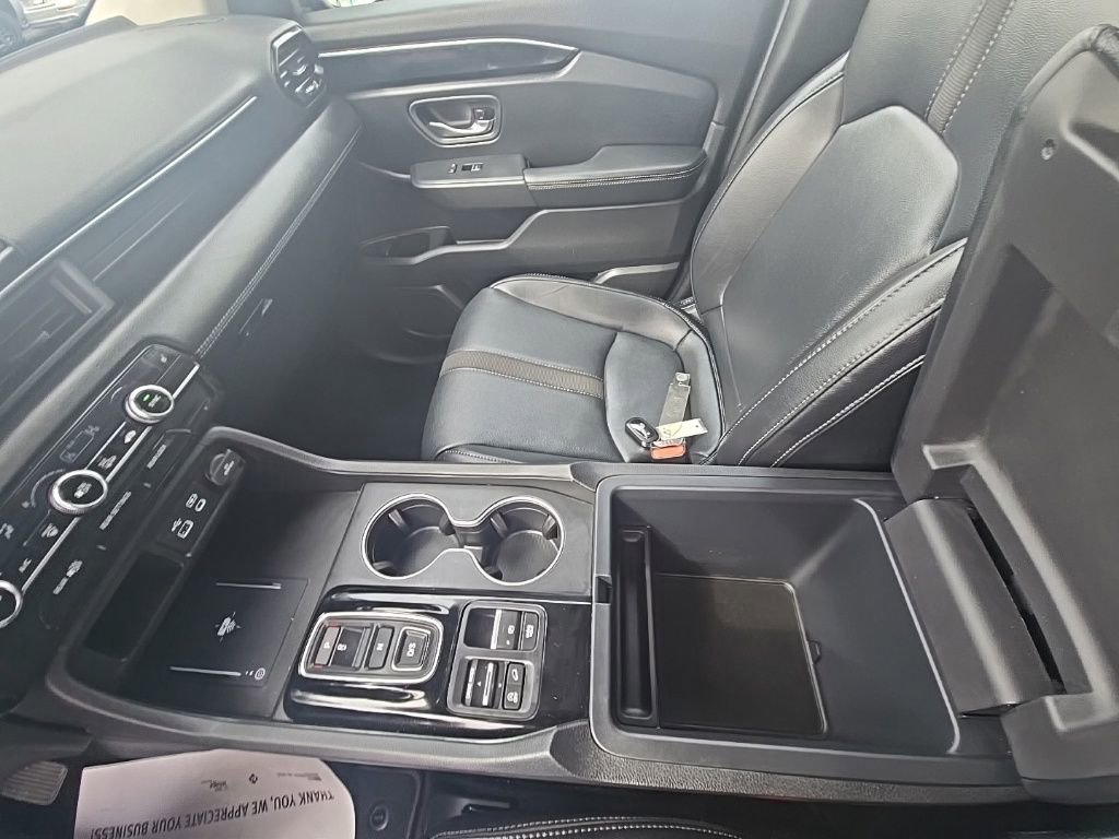 Used 2025 Honda Pilot Touring image 25