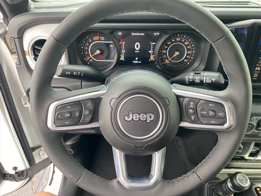 Used 2025 Jeep Wrangler Unlimited Sahara w/ Dual Top Group AWD/4WD image 10