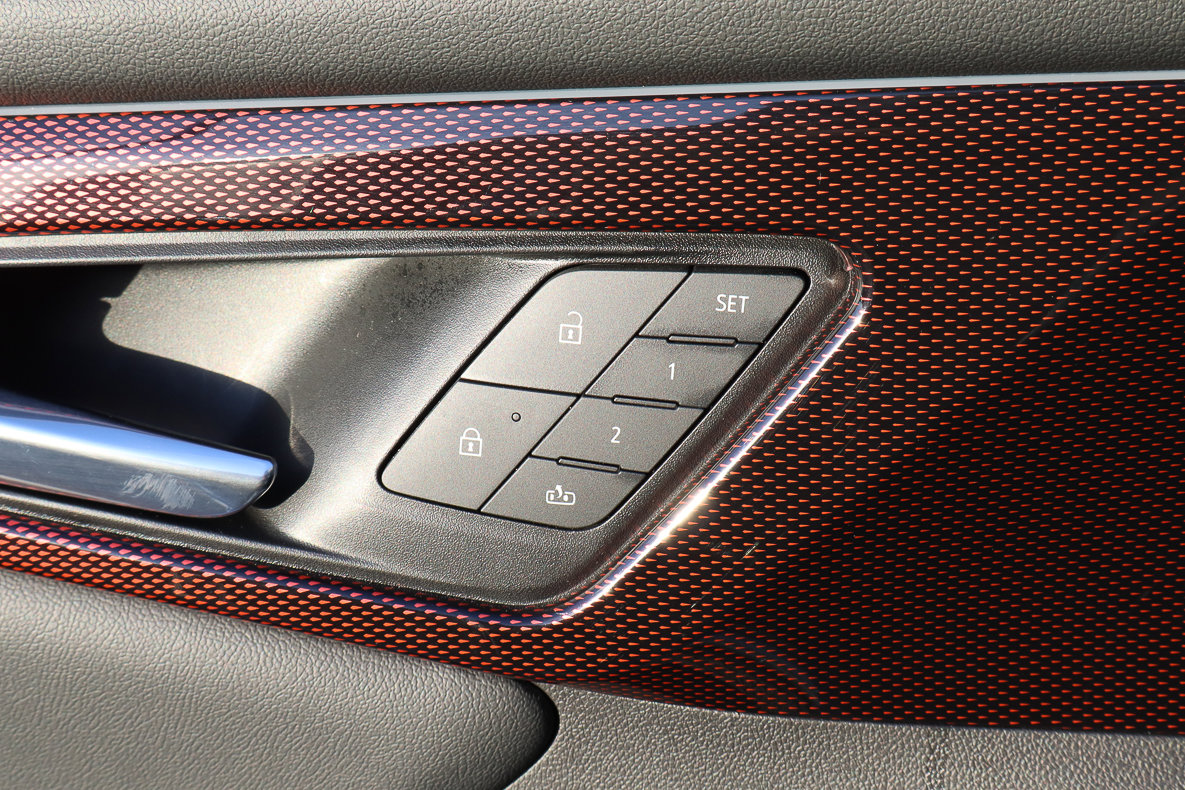 Used 2025 Chevrolet Traverse RS w/ LPO, Floor Liner Package image 15