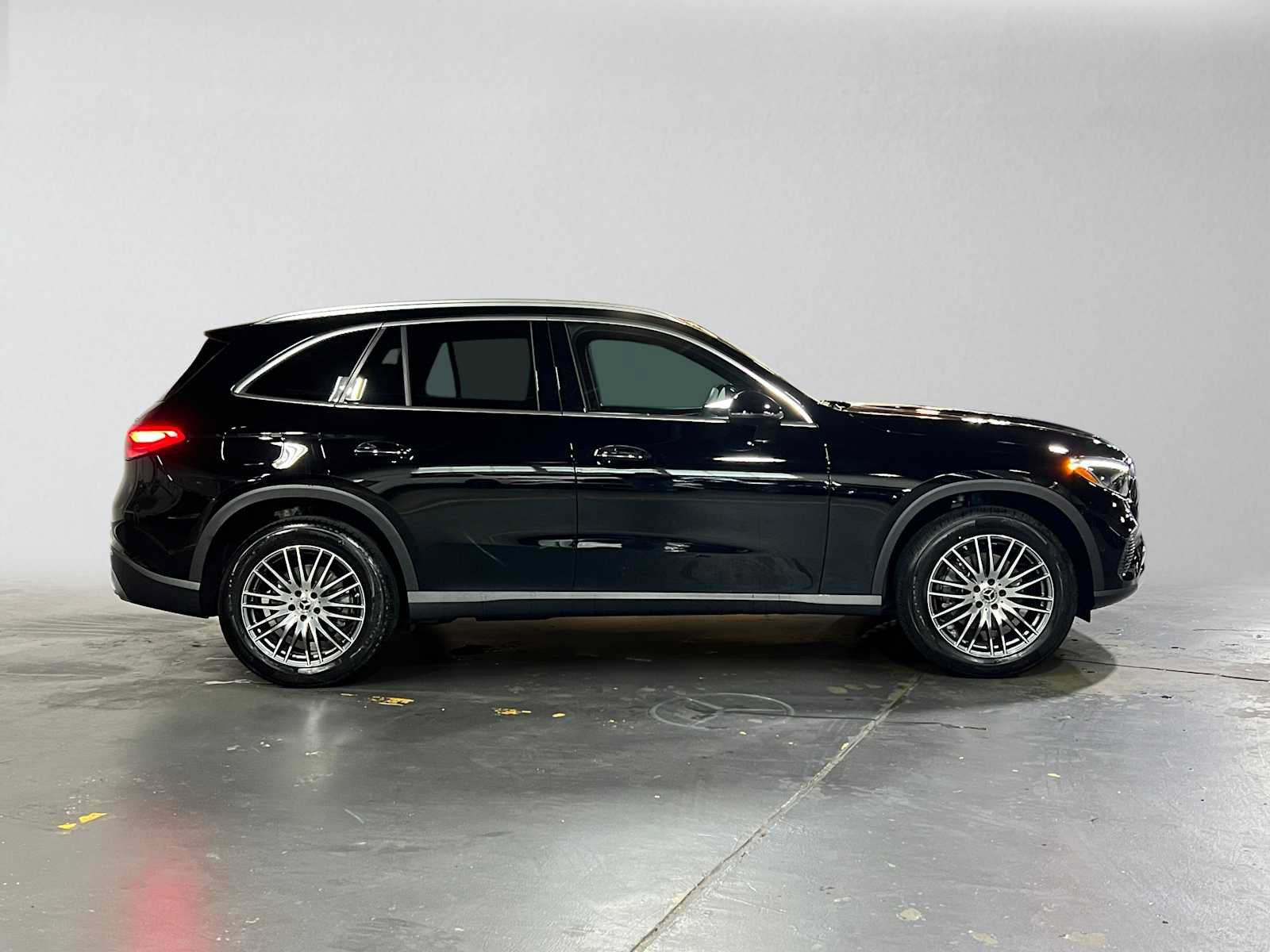Used 2026 Mercedes-Benz GLC 300 4MATIC image 2