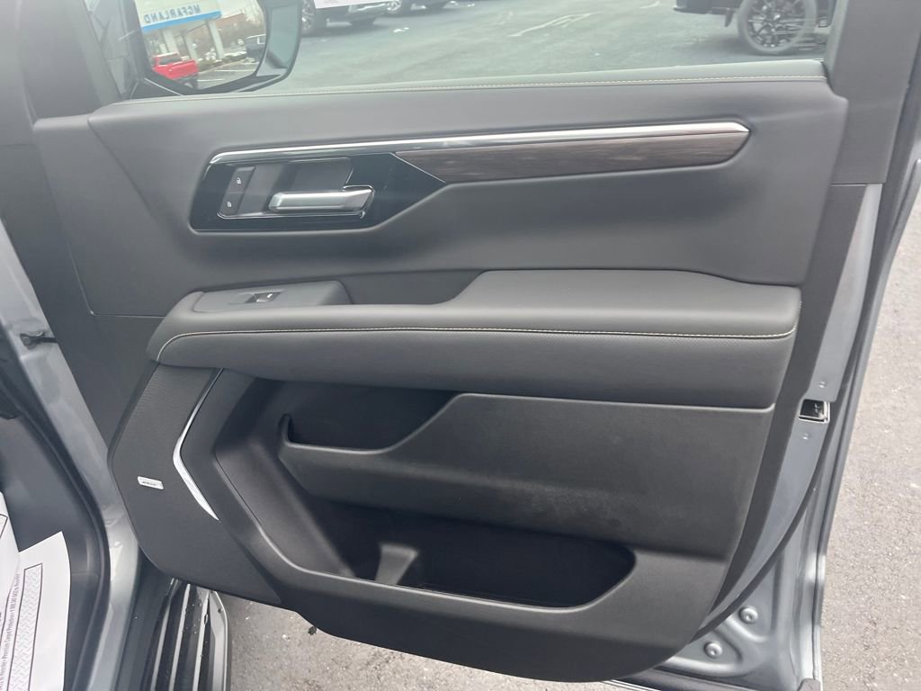 New 2026 Chevrolet Suburban Premier image 33