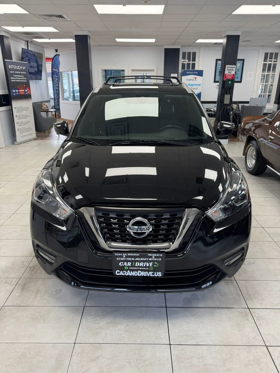 Used 2020 Nissan Kicks SR w/ SR Premium Package FWD image 2