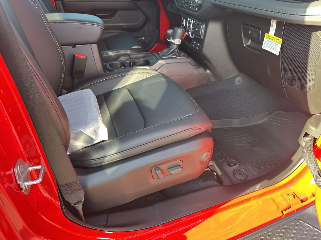 New 2025 Jeep Gladiator High Tide image 16