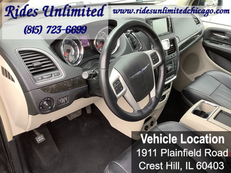 Used 2015 Chrysler Town & Country Touring-L w/ Driver Convenience Group FWD image 15