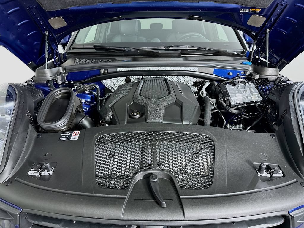 New 2025 Porsche Macan AWD/4WD image 33